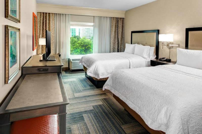 Hampton Inn & Suites By Hilton Atlanta Perimeter 던우디 외부 사진