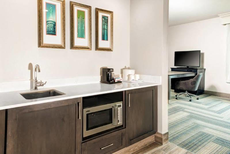 Hampton Inn & Suites By Hilton Atlanta Perimeter 던우디 외부 사진