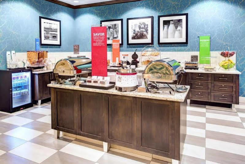 Hampton Inn & Suites By Hilton Atlanta Perimeter 던우디 외부 사진