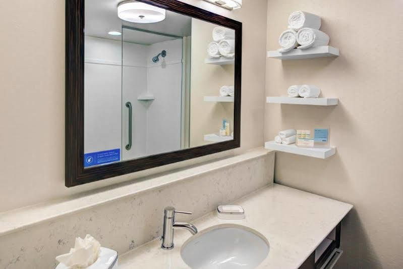 Hampton Inn & Suites By Hilton Atlanta Perimeter 던우디 외부 사진