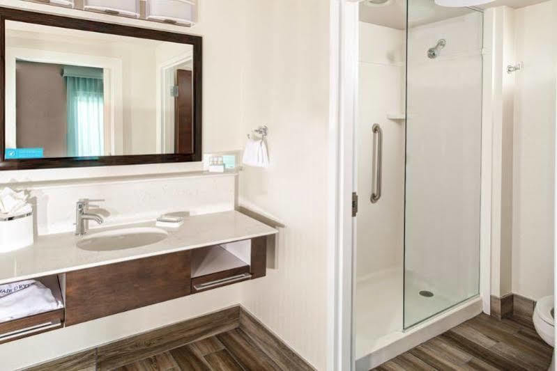 Hampton Inn & Suites By Hilton Atlanta Perimeter 던우디 외부 사진